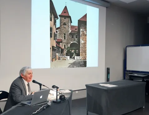 Défenseurs et détracteurs du Palais de l’île sauvé de justesse